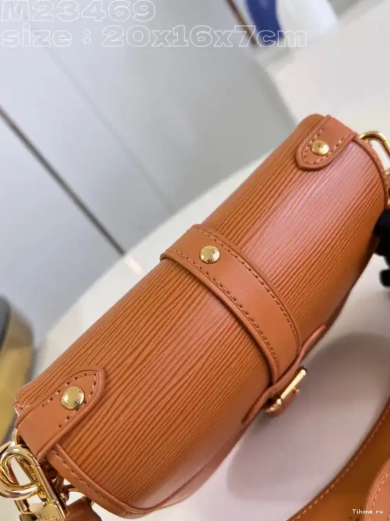 Affordable BB LOUIS VUITTON Saumur 0517